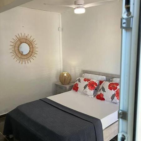 Tilys Lodge Капестер-Бел-О Екстериор снимка